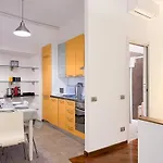 Dom wakacyjny Voltiva House - In The Heart Of Old Town Como