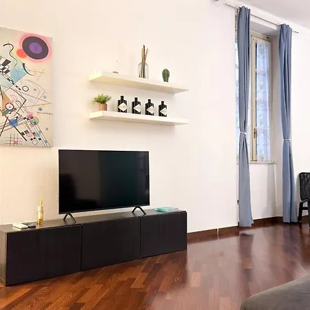 Voltiva House - In The Heart Of Old Town Дом отдыха Комо